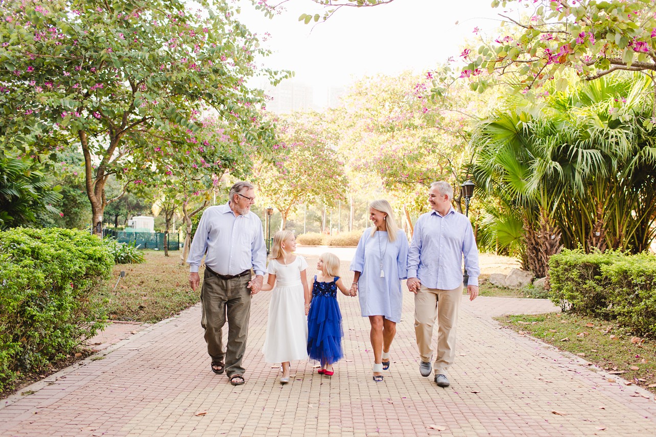 Choosing the Ideal location for family photos - park