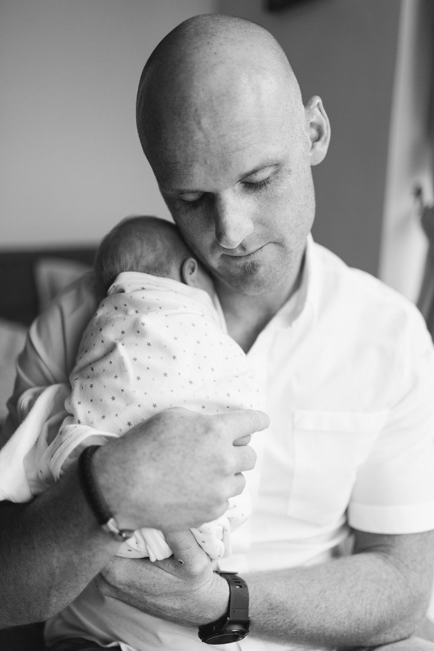 Newborn Photo - dad proudly hold her on his shoulder